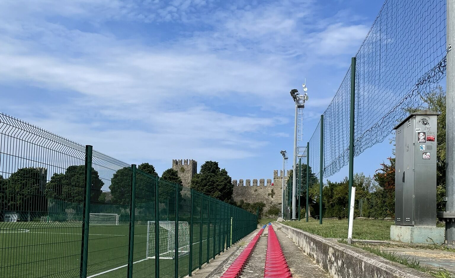 Zwischen Meer und Stadtmauer: Stadion Piran